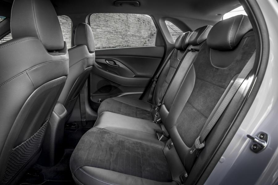 Интерьер Hyundai i30 N (PD) 2017 года  (UK) (фото 28 из 40)